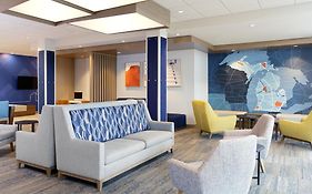 Holiday Inn Express & Suites Clarksville North By Ihg